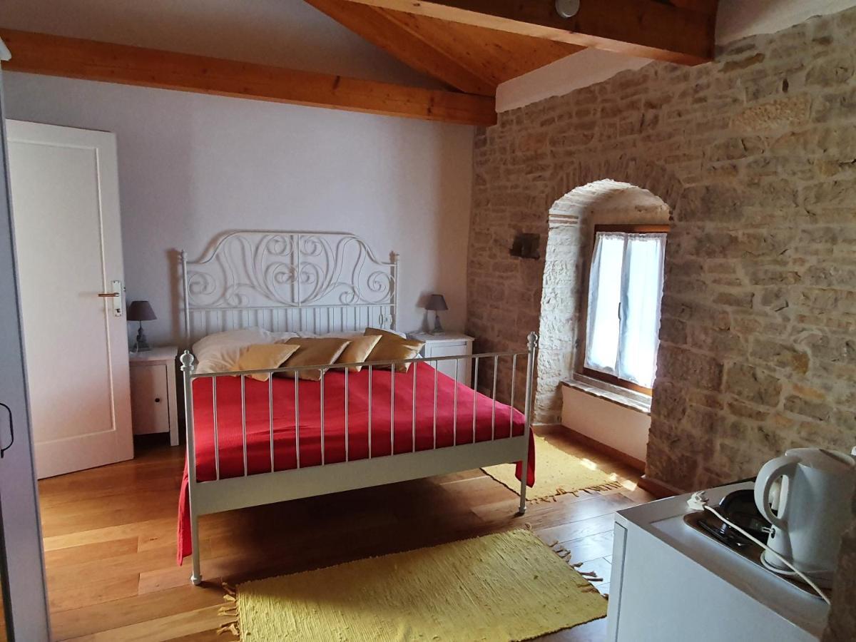 Casa Dei Boscarini Hotel Buje Bagian luar foto